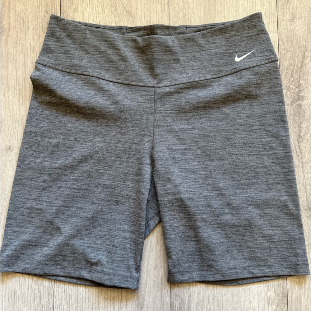 Nike Women's Gray Dri-Fit Bike Shorts - Size Large